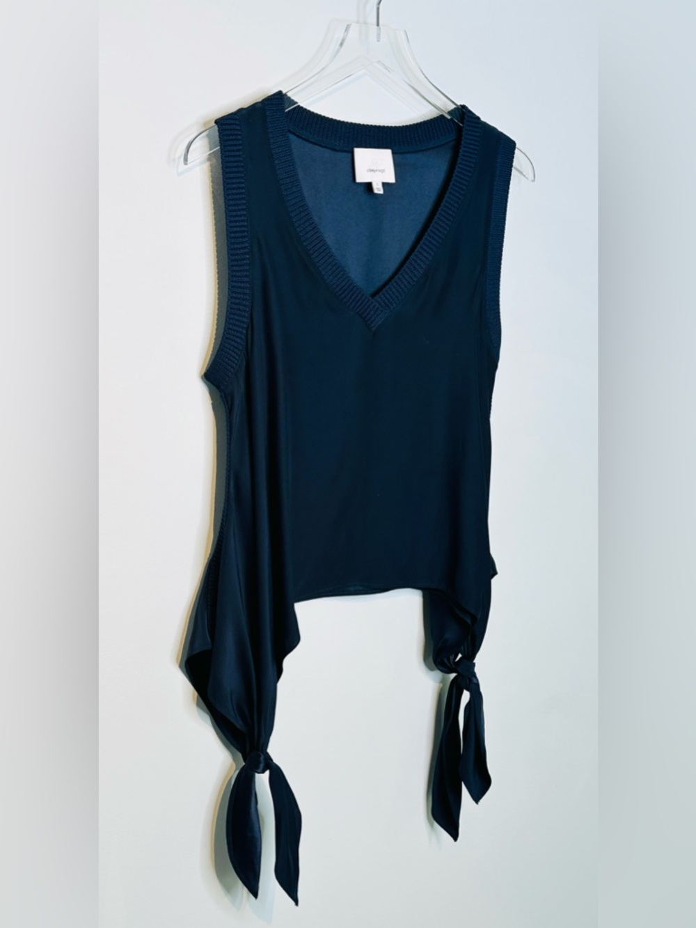 Cinq a Sept Navy Blue Silk V-Neck Sleeveless Side Ties Shirt Blouse Top - Picture 3 of 10